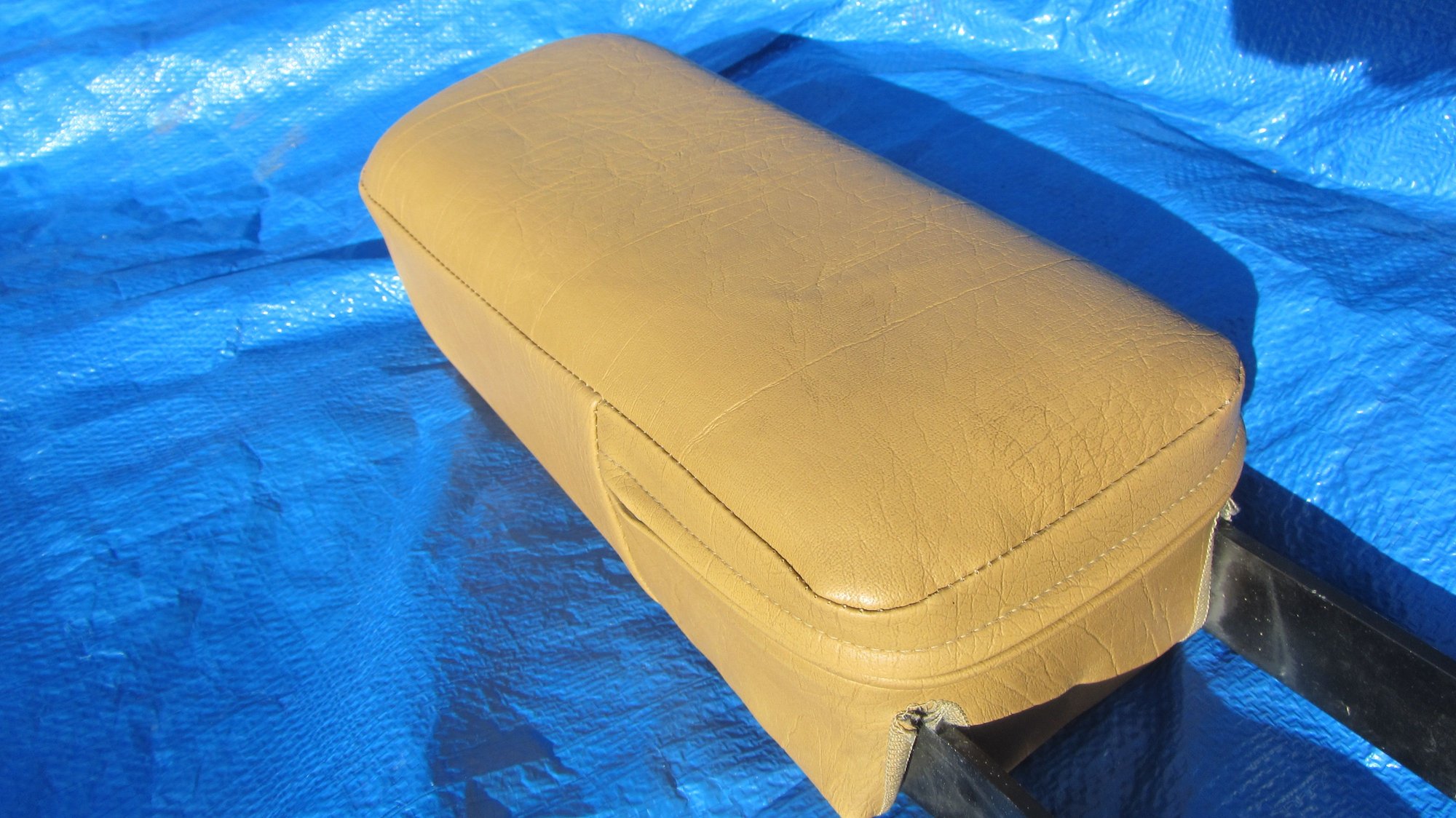 Interior/Upholstery - Volvo 240 244 245 OEM Vinyl Sedan Wagon Tan Center Console Super Rare Armrest - Used - 1980 to 1993 Volvo 240 - Sacramento, CA 95832, United States