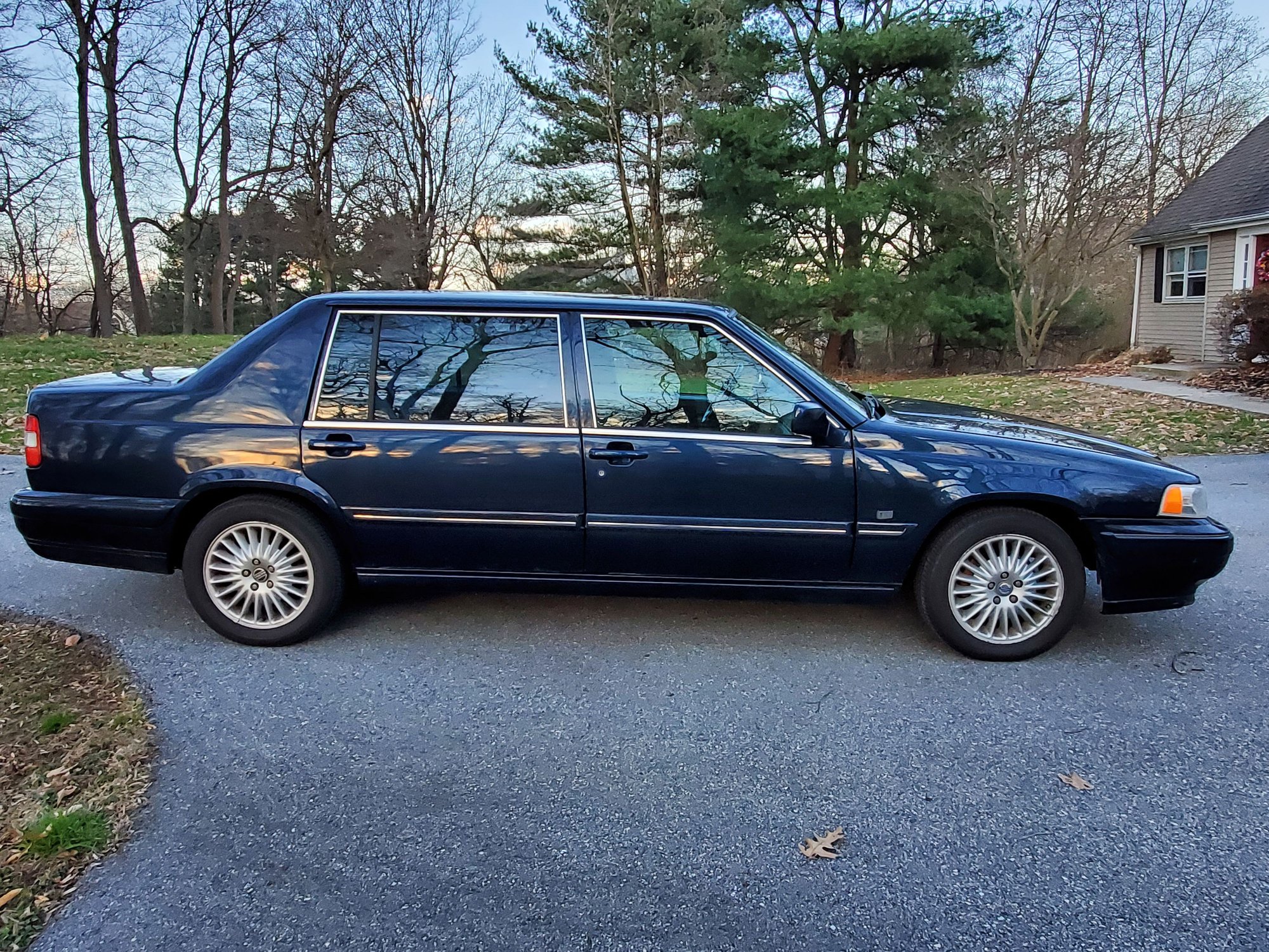 1995 Volvo 960 - For Sale: 1995 Volvo 960 Executive (Extended Wheelbase/Diplomatic Services Car) - Used - VIN YV1KS9618S1058355 - 229,000 Miles - 6 cyl - 2WD - Automatic - Sedan - Blue - Exton, PA 19341, United States