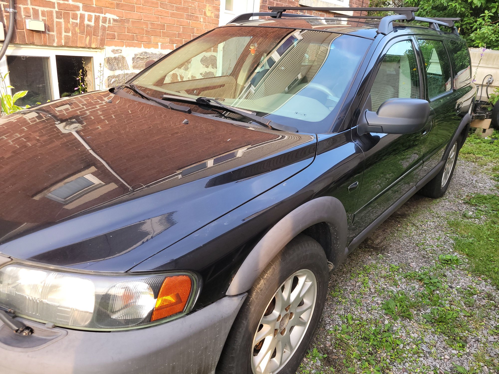 2004 Volvo XC70 - Running parts car - Used - VIN YV1SZ59HO41154657 - 186,000 Miles - 5 cyl - AWD - Automatic - Wagon - Black - North Bay, ON P1B1B1, Canada