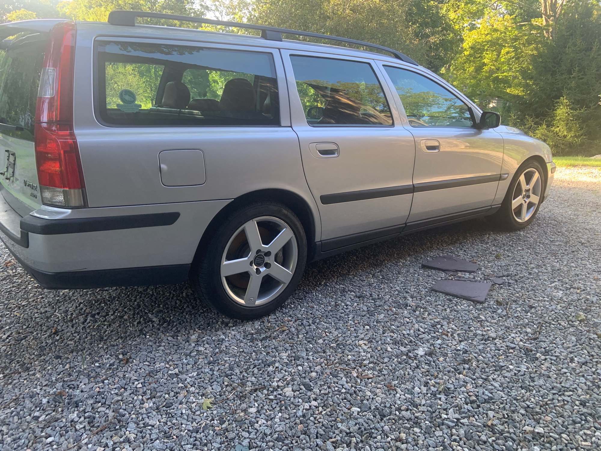 2004 Volvo V70 - 2004 V70 R  6 speed stick $5,500 needs work but looks good - Used - VIN YV1SJ52Y842449923 - 208,000 Miles - 5 cyl - AWD - Manual - Wagon - Silver - Middletown, CT 06457, United States