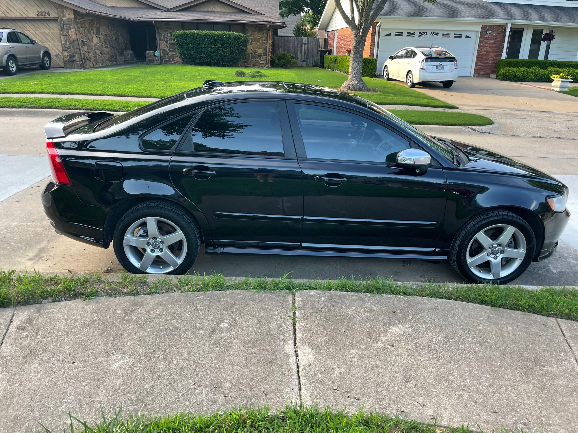 2010 Volvo S40 - 2010 Volvo S40 (Turbo) R-Design / AWD - Used - VIN YV1672MHXA2506825 - 120,000 Miles - 5 cyl - AWD - Manual - Sedan - Black - Tulsa, OK 74135, United States