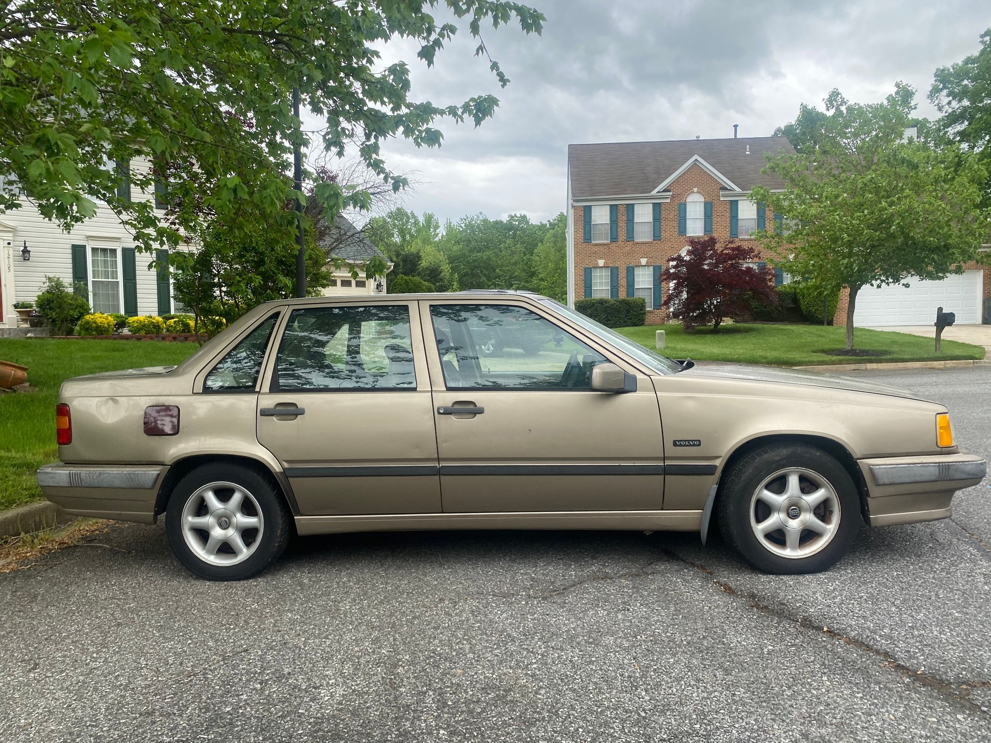1993 Volvo 850 - 1993 Volvo 850 GLT - Used - VIN YVILS5502P2091858 - 122,872 Miles - 5 cyl - 2WD - Automatic - Sedan - Gold - Glenn Dale, MD 20706, United States