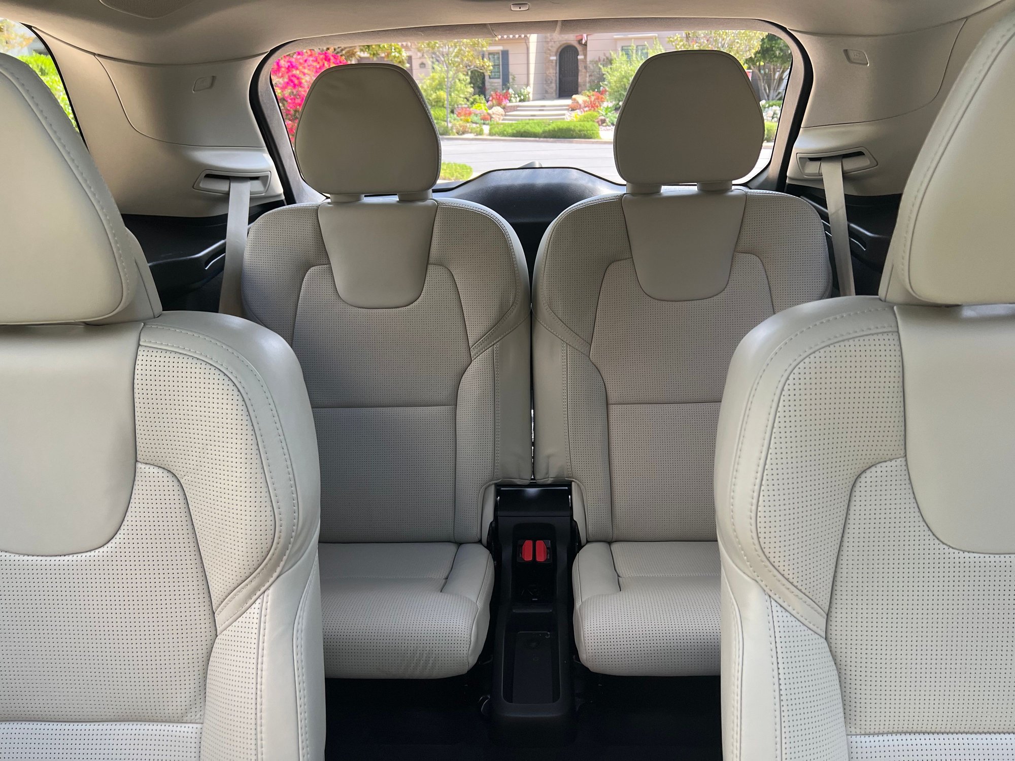 2020 Volvo XC90 - 2020 Volvo XC90 T6 Inscription 6 Passenger 28K Miles Original Owner Meticulously Main - Used - VIN YV4A221L0L1565685 - 29,000 Miles - 4 cyl - AWD - Automatic - SUV - Gray - San Diego, CA 92127, United States