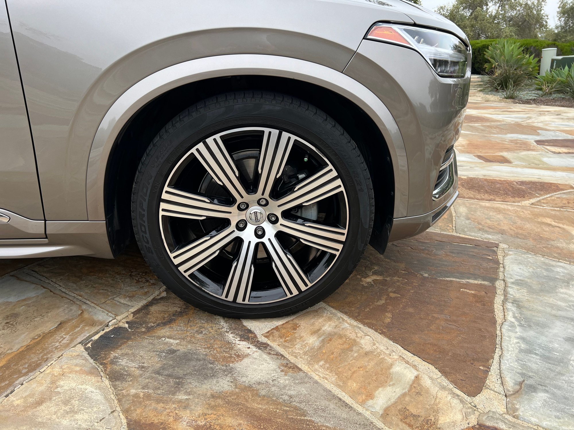 2020 Volvo XC90 - 2020 Volvo XC90 T6 Inscription 6 Passenger 28K Miles Original Owner Meticulously Main - Used - VIN YV4A221L0L1565685 - 29,000 Miles - 4 cyl - AWD - Automatic - SUV - Gray - San Diego, CA 92127, United States