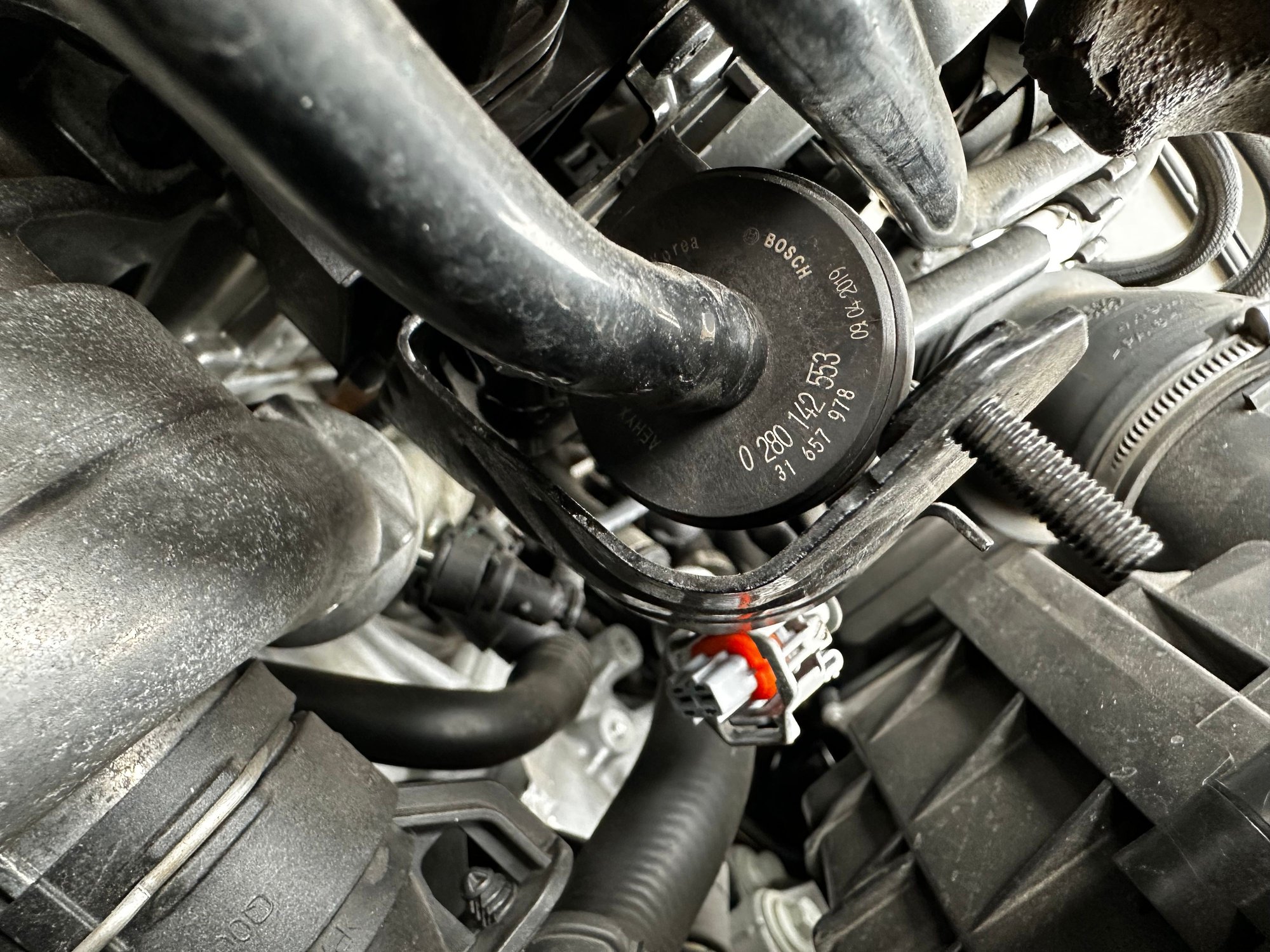 Disconnecting as pictured and the fault will stay cleared whilst car is running. 