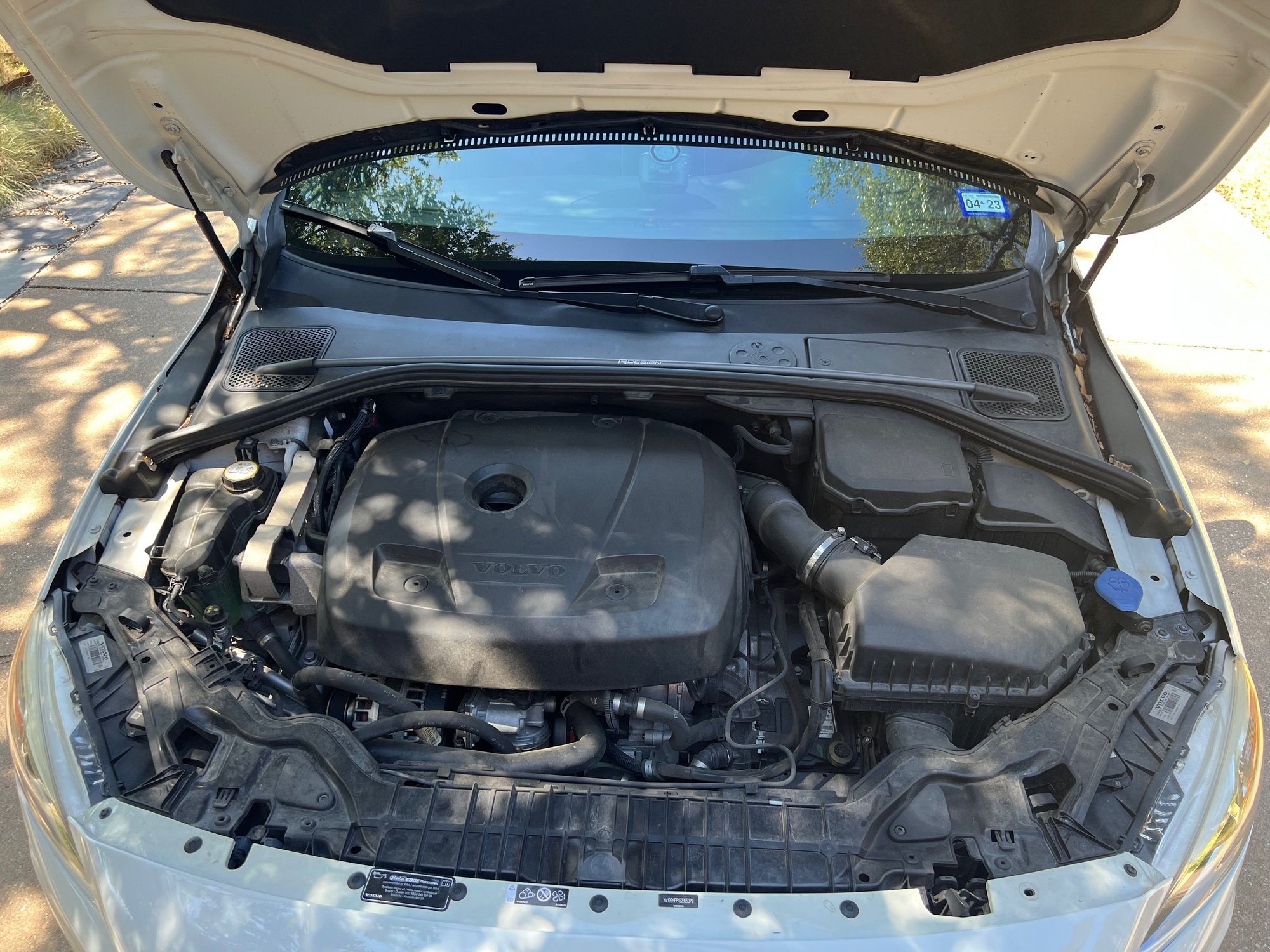 2016 Volvo S60 - 2016 Volvo S60 T5 R-Design with CPO Warranty til Nov. 2025 - Used - VIN YV126MFP1G2395379 - 4 cyl - 2WD - Automatic - Sedan - White - Austin, TX 78749, United States