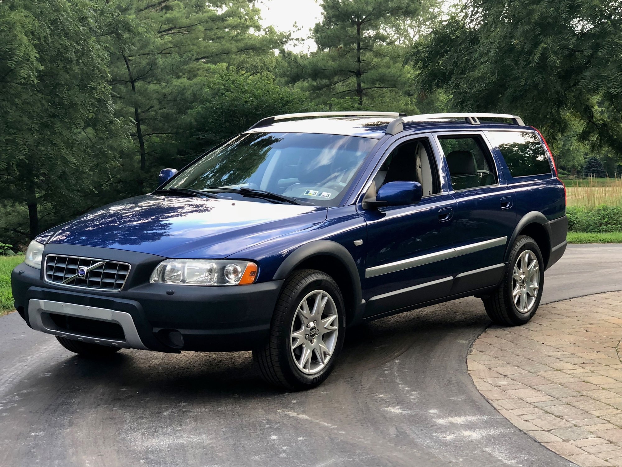 2006 Volvo XC70 - 2006 Volvo XC70  2.5T Ocean Race Edition Wagon 4D - Used - VIN YV4SZ592361233290 - 207,298 Miles - 5 cyl - AWD - Automatic - Wagon - Blue - Novi, MI 48375, United States