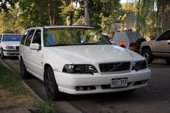 Newly installed ABM Projectors on a dirty Volvo