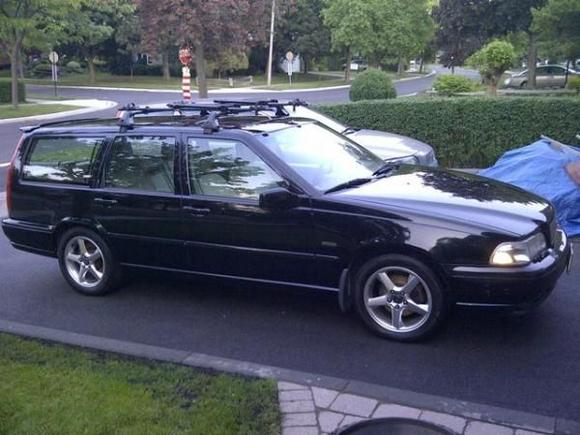 Bought S/V70 roof rack, P2 roof rail cross bars, and 2 bike racks for $75!