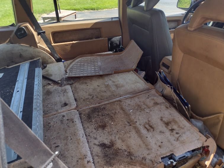 1993 Volvo 940 - 1993 Volvo 940 Turbo (Totaled, for parts or restoration only) - Used - VIN YV1JW8700P0066673 - 4 cyl - 2WD - Automatic - Wagon - White - New Haven, CT 06511, United States