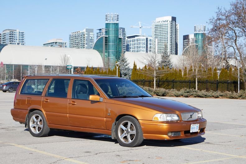 1998 Volvo V70 - For Sale Volvo V70 R AWD Saffron - Used - VIN YV1LW5240W2449792 - 330,000 Miles - 5 cyl - AWD - Automatic - Wagon - Orange - Toronto, ON M6J1K2, Canada