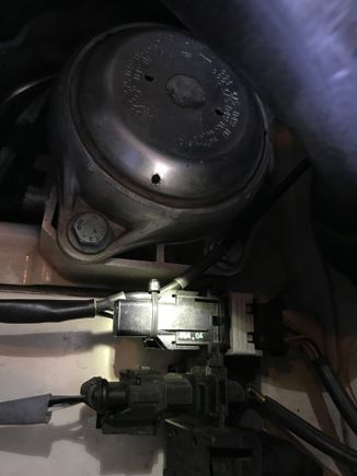 This is the tap into the O2 sensor line for power