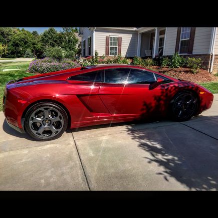 2005 Gallardo with carbon fiber steering wheel and stick shift.