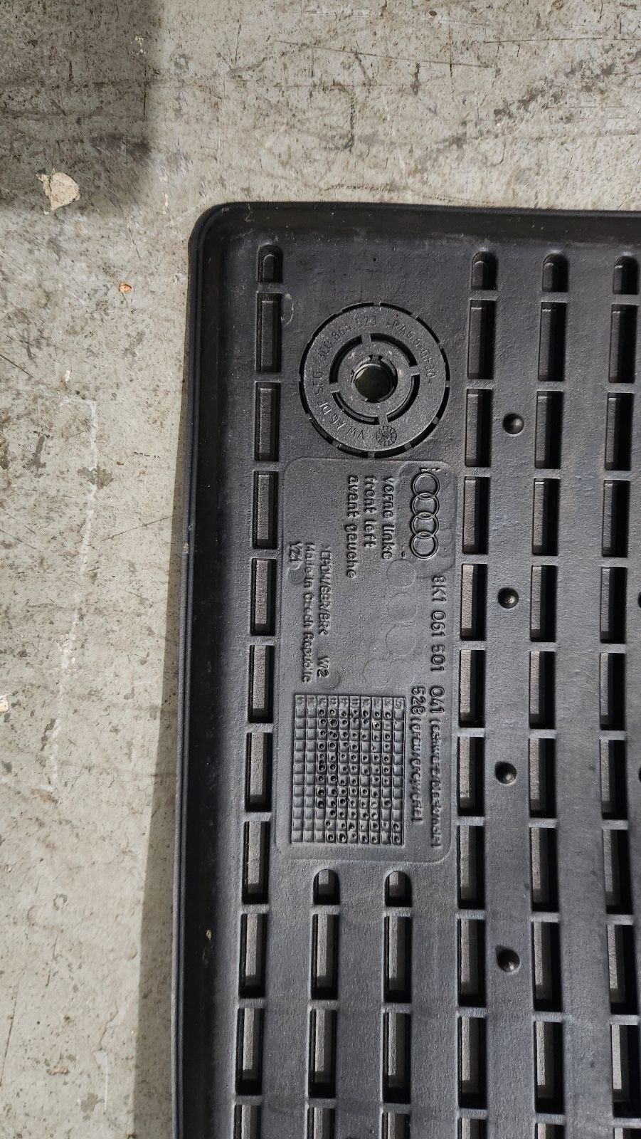 Interior/Upholstery - Front & Rear All-Weather Mats - Used - 2009 to 2016 Audi A4 Quattro - Avon, CT 06001, United States