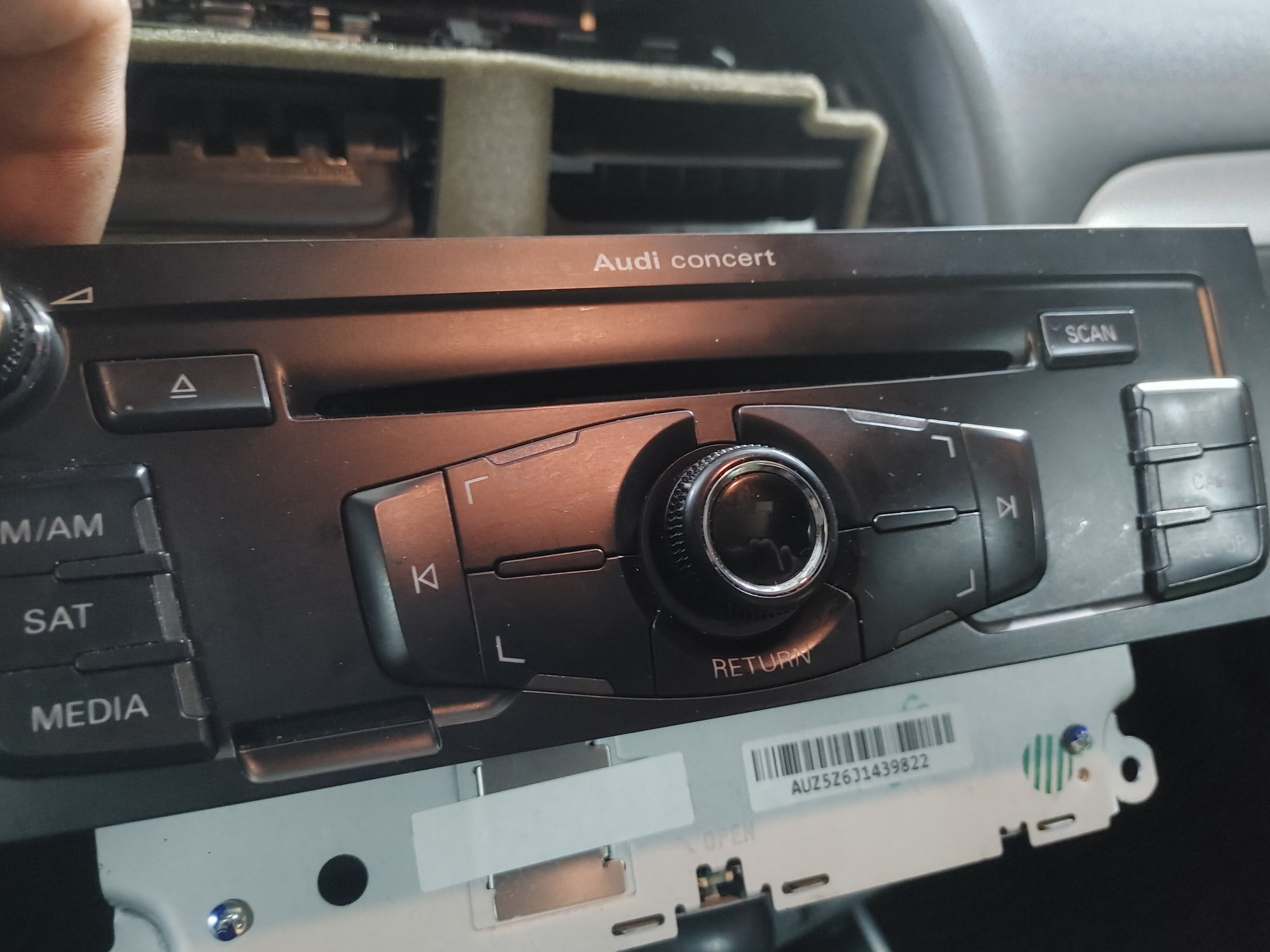 Pulled out concert stereo unit to replace hooefully blown fuse - AudiWorld  Forums