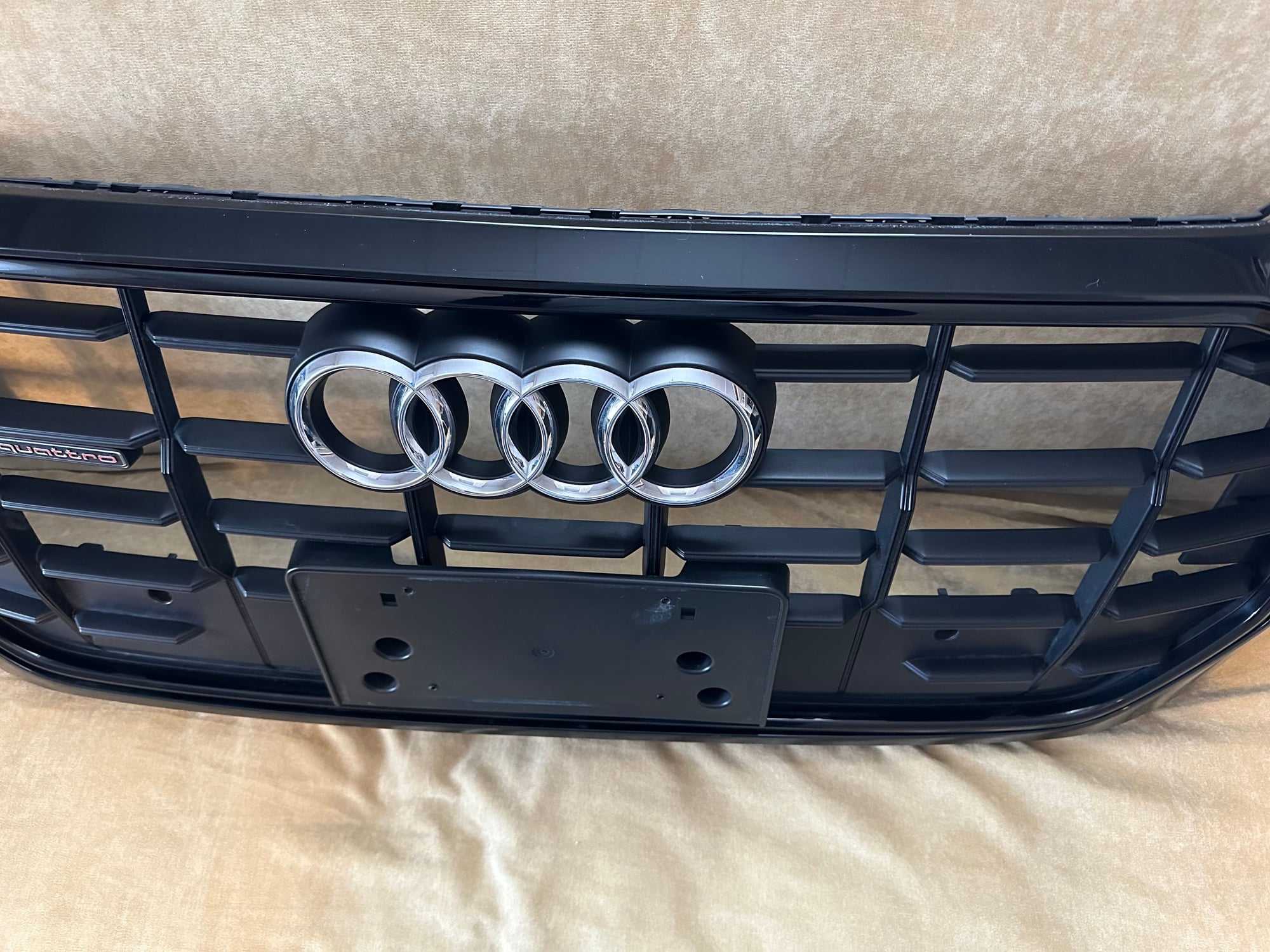19-21 Audi Q8 OEM black optics grill 4M8 853 651 - AudiWorld Forums