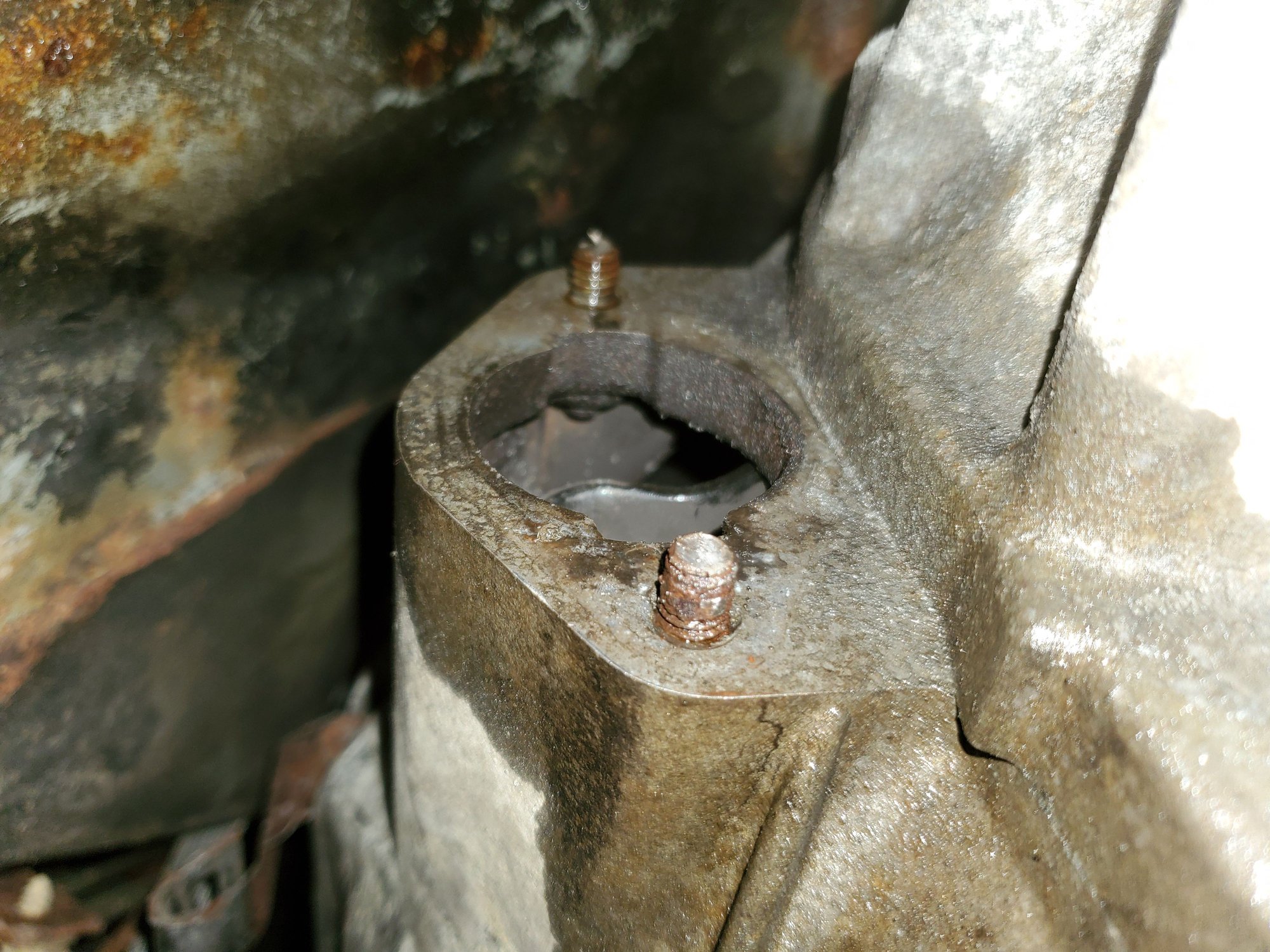 4.0L exhaust manifold to downpipe bolt removal and replacement bolt