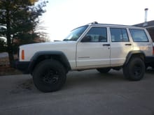 My xj after the lift. 2 inch rustys with new replacement leafs and aal.