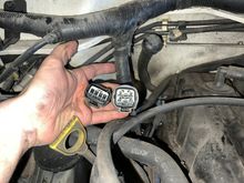 The wiring is wonderfully easy to connect on this swap. These are two of the three electrical connectors involved. 