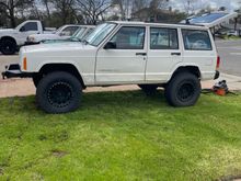 Came with eBay bumpers and a Ironman 2.5” lift