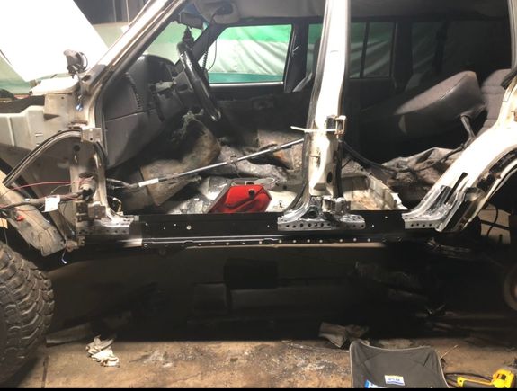 Inner rocker installed 