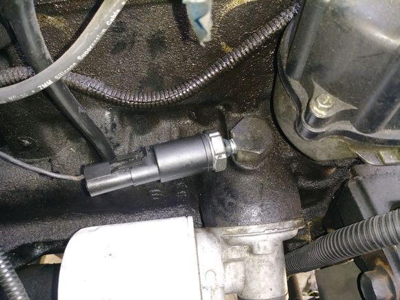 I also replaced the oil sender because im doing a cluster swab. I have to moved the thing a little bit because the new one is a little bit longer.