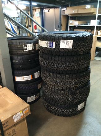 New tires!!  285/70r17 BF Goodrich All-Terrain KO2.