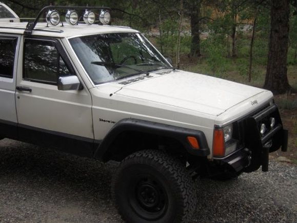 TJ front and rear fender flares, the signals are connected and flash with the regular turn signal.