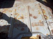 Back hatch rust pocket middle
