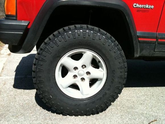 31x10.5x15 Goodyear Duratrac