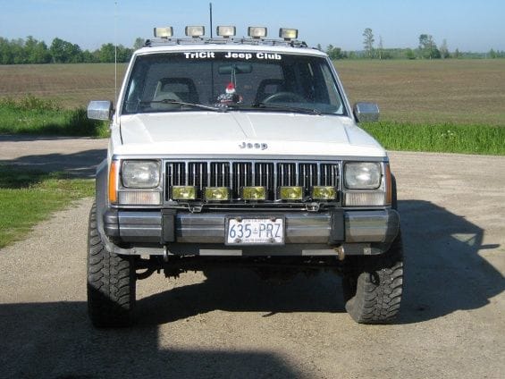 After with new fogs on bumper bar. Silly as it is I have next plan to rebuild the top lite bar to house 5 of my old silverstar sealed beams, low is pooched but the high beams are still functional. Will be working on it later in the summer.