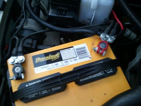Acessory-friendly battery terminals