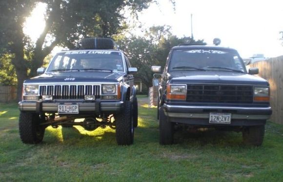CIMG9858 1
My XJ and Bronco 2