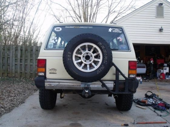 OEM tire carrier.... saaaa-weeettt.