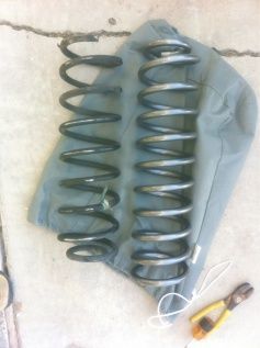 3" Rough country coil compared to a stock xj coil