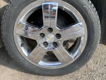 Like these 2LT chrome over plastic 17 inch rims? 