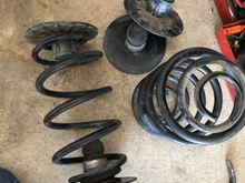 Hellshotrod sent me these FE5 rear springs , to lower the rear of the BlackSwan 