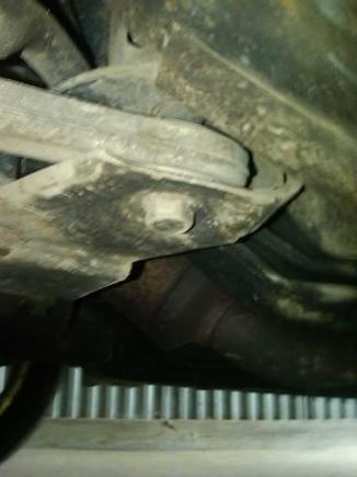 Here’s a closer shot, it has a 21 mm head, a 7/8 will work.
If that’s the bolt proper torque is 74 ft lbs then turn it another 180 degrees. 