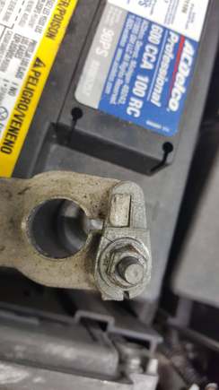 See the crack in this cable clamp?