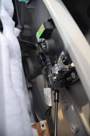 The cable connects here at the interior handle, most common place it breaks or isn’t reinstalled correctly 