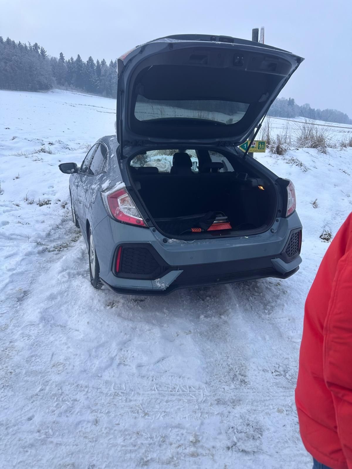 2018 Honda Civic - Crashed Honda Civic 2018 1.0 lieter Vtec - Used - VIN SHHFK6860HU017615 - 3 cyl - 2WD - Automatic - Hatchback - Gray - Pichel Bei Wels, Austria