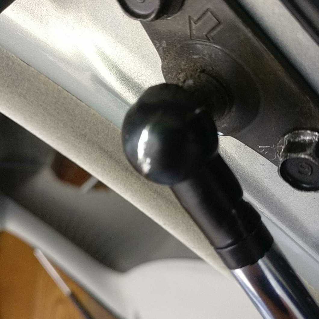 how to remove brackets from RX330 liftgate struts? ClubLexus Lexus