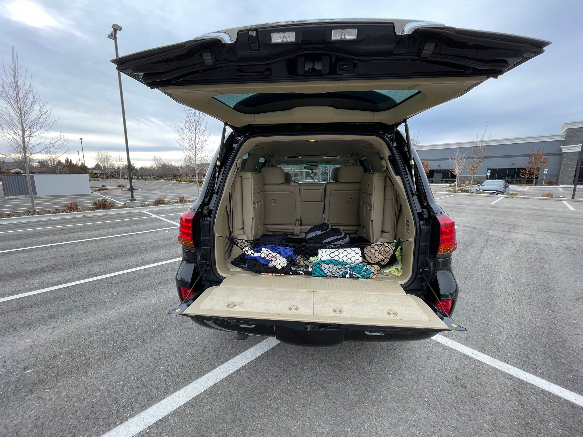 2008 Lexus LX570 - 2008 LX570 - 74k miles - Used - VIN JTJHY00W884007439 - 74,000 Miles - 8 cyl - 4WD - Automatic - SUV - Black - Meridian, ID 83642, United States