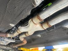 A better view of the single X pipe used on this custom system