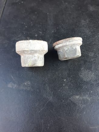 LS430 nut on left, and LS400 nut on left. The LS400 uses an integral captive washer to avoid scuffing the paint. DO NOT use the LS430 style nuts on your LS400 without the flange plate or the area will start to rust..