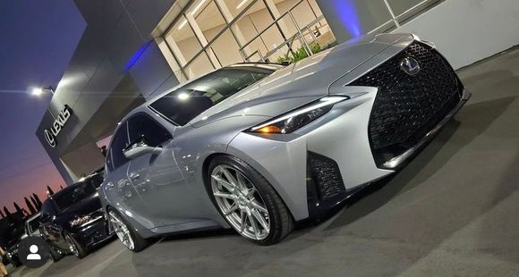 pics above are his setup of 19x9+35 front and 19x10+40 rear