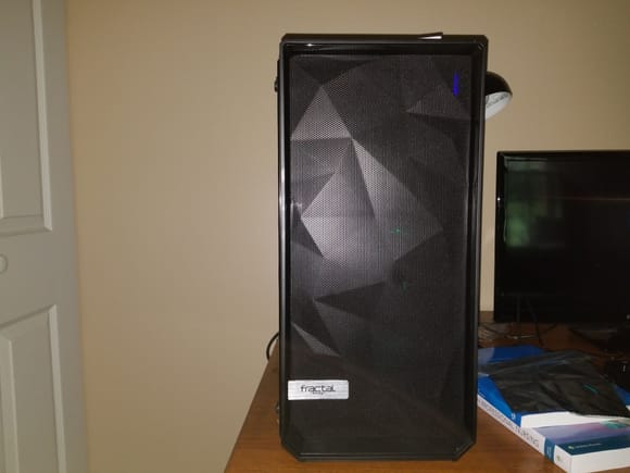 Hard to get a good pic of the meshify c case. Simple but looks good.