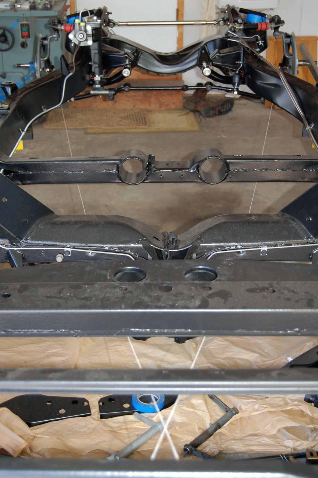 Ignatz stringlines after the addition of the bumpsteer blocks. They cross under the gas tank, but at least near the rear axle. They cross point was much further back before the blocks.