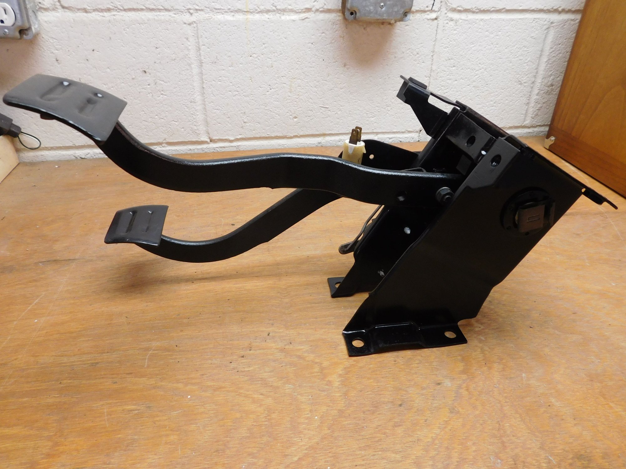 FS (For Sale) Restored clutch pedal setup for C3 auto to manual