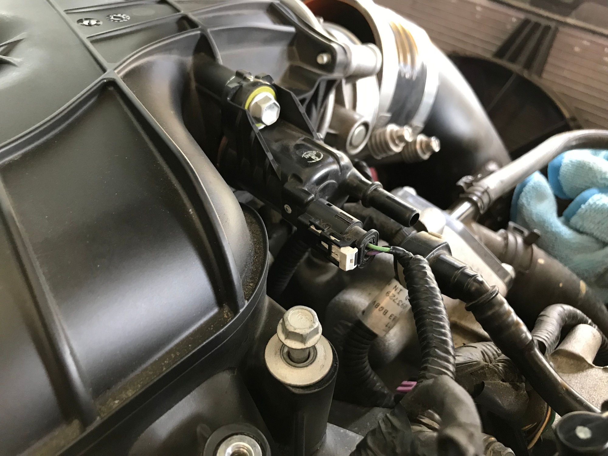 Intake manifold removal EVAP connector CorvetteForum Chevrolet